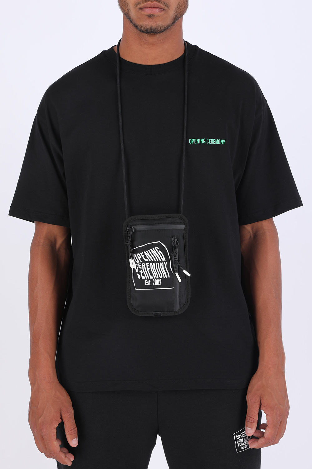 תמונת כל הלוק של Pouch Bag in Black